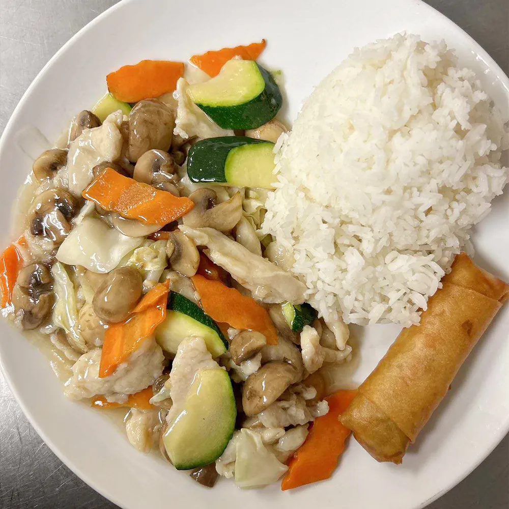 Moo Goo Gai Pan at Yu Kitchen, Asian Restaurant in Hurricane